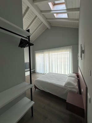 1 habitación, escritorio, wifi y ropa de cama 