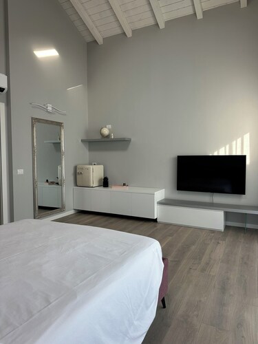 Modern studio apartment with terrace near Milan