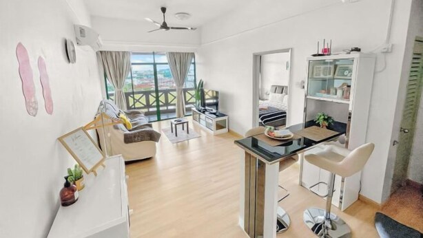 A modern apartment with a living area, kitchen, and dining space. - 1 Bedroom Apartment with balcony city view, Melaka Town Centre CBD (Melaka)
