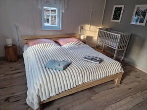 2 bedrooms, desk, travel crib, free WiFi