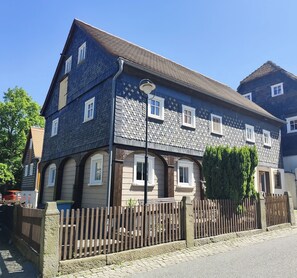 Exterior - A house with plenty of space for families, groups and business travelers. (Kottmar)