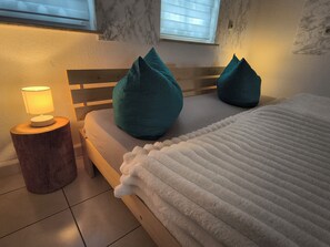 2 bedrooms, desk, free WiFi, bed sheets