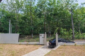 Exterior - Green Retreat 2 Bedroom Hideout (Polgasowita)