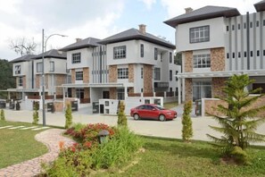 المنشأة من الخارج