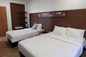 Two single beds with white linens, a wooden headboard, a small wooden nightstand, and a wall-mounted shelf with decorative items. - Zinnia Residence Tanah Rata (Tanah Rata)