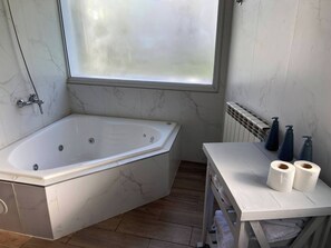 Apartment, 1 Bedroom, Smoking, Patio | Bathroom