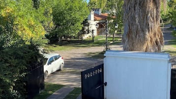 Apartamento, 1 habitación, fumadores, patio | Aparcamiento | Aparcamiento sin asistencia gratuito