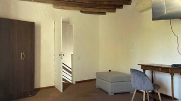 Apartment, 1 Bedroom, Smoking, Patio | Room amenity