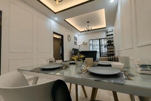 Unclassified image, 4 of 33, button - WHITE ON HOMESTAY CAMERON BY ICOLOR (Tanah Rata)