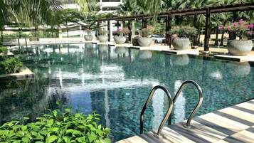Kolam renang terbuka