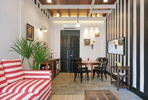 Living area - Luxury Thai Design Home – Chinatown Self Check In (Bangkok)