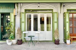 Exterior detail - Luxury Thai Design Home – Chinatown Self Check In (Bangkok)