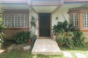 Unclassified image, 2 of 13, button - Kababayan Pensione House by RedDoorz (Iloilo City)