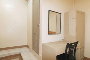 Room - Kababayan Pensione House by RedDoorz (Iloilo City)