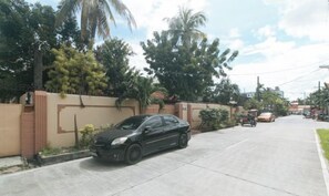 Property grounds - Kababayan Pensione House by RedDoorz (Iloilo City)