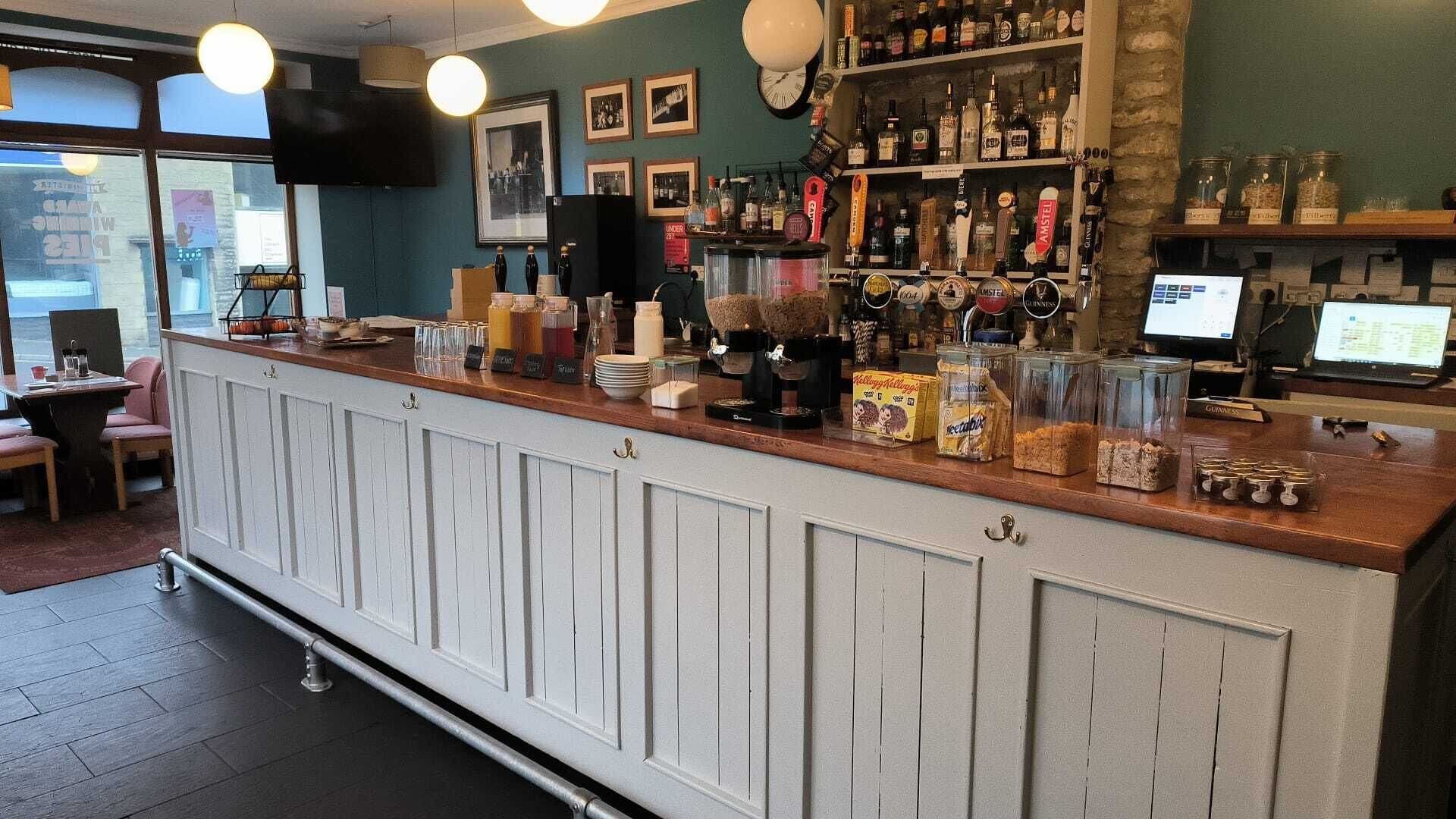 Free daily English breakfast 