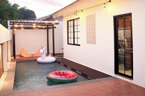 Unclassified image, 2 of 10, button - Suisen by Semusim Villa (Cipanas)