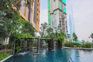 Outdoor pool - Lucentia Residence at Lalaport by Luxe Home (Kuala Lumpur)