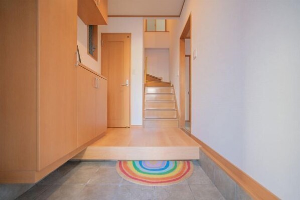 Interior - Travel Time・Hanazonochō｜Direct train access to Shinsekai, Namba, and Dotonbori in 5 minutes (Osaka)