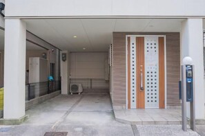 Exterior - Travel Time・Hanazonochō｜Direct train access to Shinsekai, Namba, and Dotonbori in 5 minutes (Osaka)