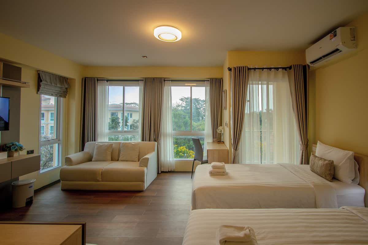 Deluxe Twin Room | Desk, WiFi (free), bed sheets