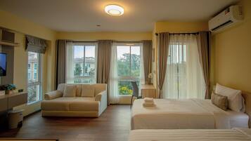 Deluxe Twin Room | Desk, free WiFi, bed sheets