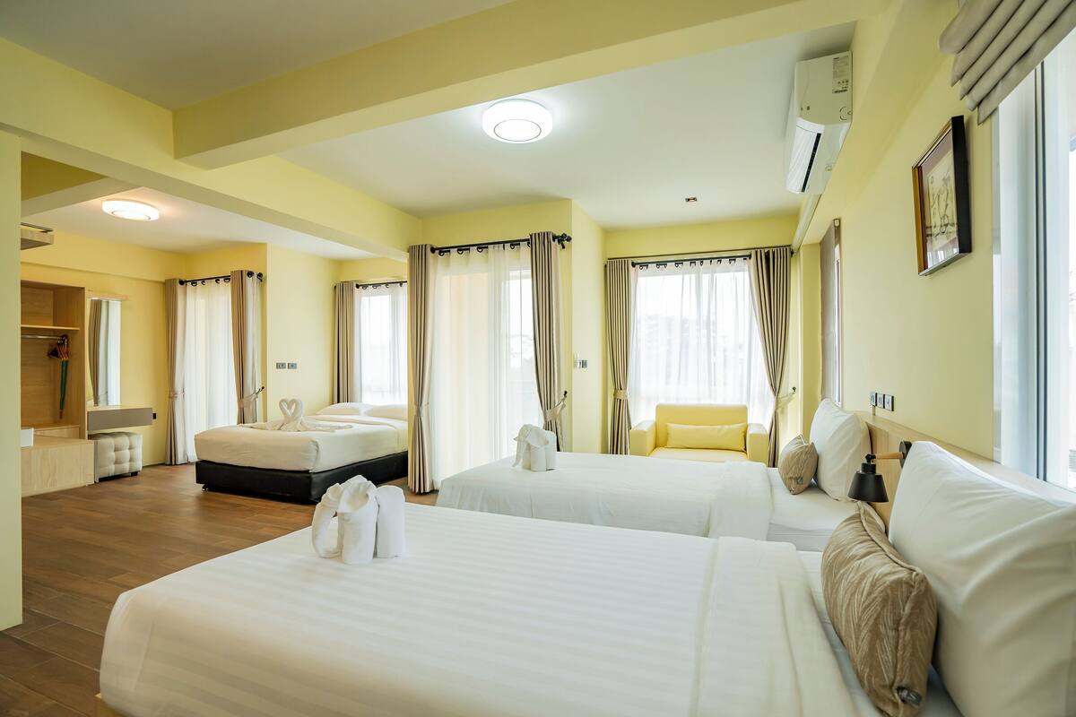 Exclusive Studio Suite | Desk, WiFi (free), bed sheets