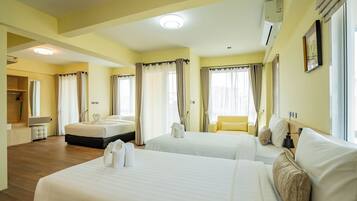 Exclusive Studio Suite | Desk, free WiFi, bed sheets