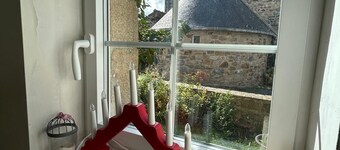 Breton house on the seafront in the Bay of Saint-Brieuc 300m from the GR34