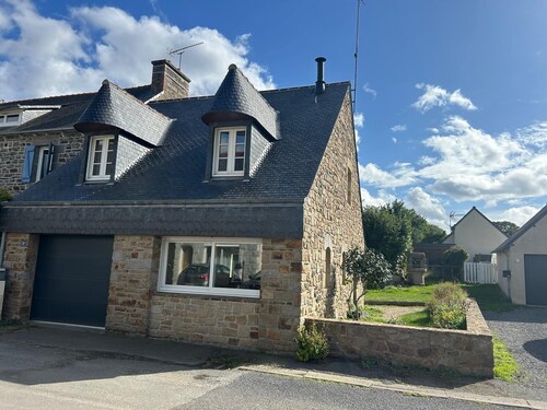 Maison bretonne en bord de mer au sein de la baie de Saint-Brieuc
A 300m du GR34