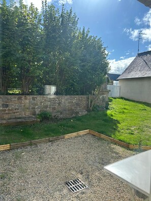 المنطقة المحيطة بالمنشأة