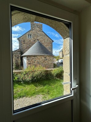 المنشأة من الداخل