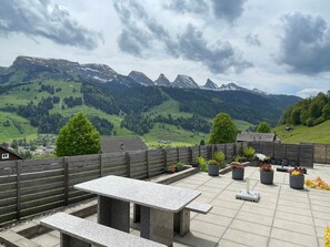 تناول الطعام بالخارج