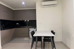 Dining - The Peak Residence, Multi-Apartment by Emma (Phnom Penh)