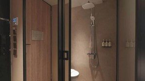 A modern bathroom with a shower, toilet, and a wooden door. - Hotel 1900 Express @ Chinatown (Short Overnight, 15 Hours, 6PM-9AM) (Singapore)