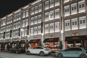 المنشأة من الخارج