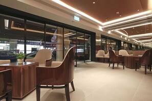 Lobby lounge - Hotel 1900 Express @ Chinatown (Short Overnight, 15 Hours, 6PM-9AM) (Singapore)