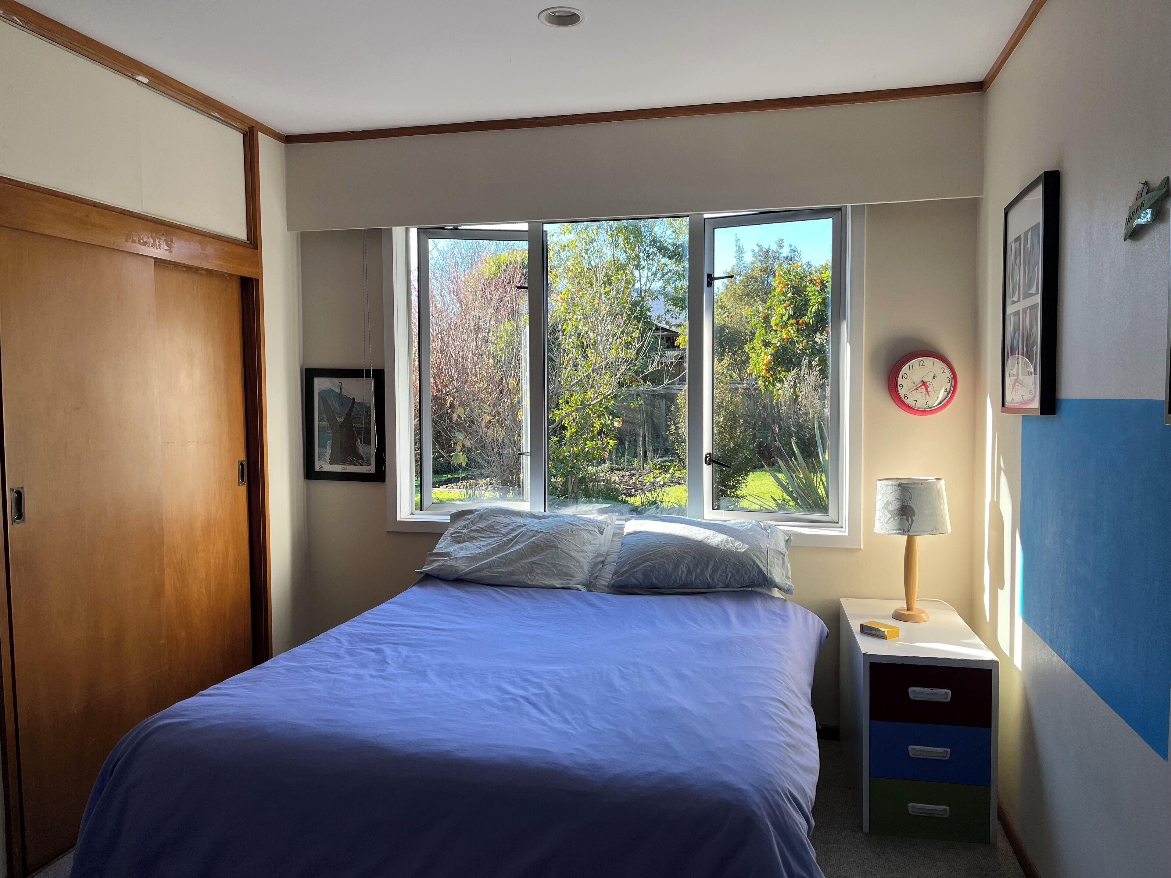 4 habitaciones, tabla de planchar con plancha, internet y ropa de cama 