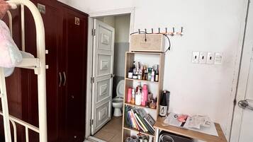 Dormitorio condiviso, vista parco | Wi-Fi gratuito