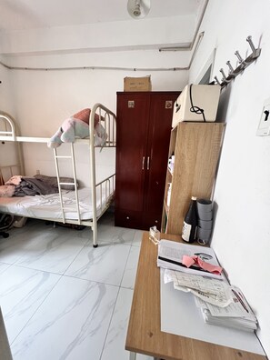 Dormitorio compartido romántico, vista al parque | Wifi gratis