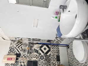 Dormitorio compartido, balcón, vista a la ciudad | Wifi gratis