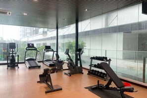 A gym with treadmills, elliptical machines, and free weights. - 2&3BR Family Suite Nr Sunway Velocity & LRT Maluri (Kuala Lumpur)