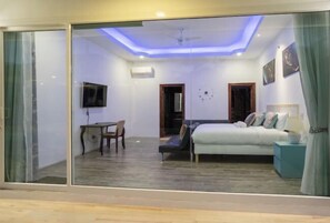 Room - Pool Villa CoaSea - 2min from Thung wua lan Beach (Pathio)