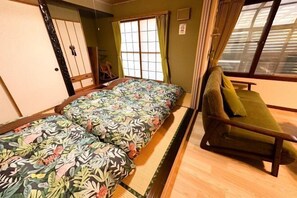 Iron/ironing board - Chano Onsen House (Shiraoi)