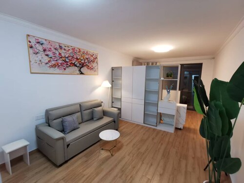 Shanghai Gubei flat near line2 with private garden