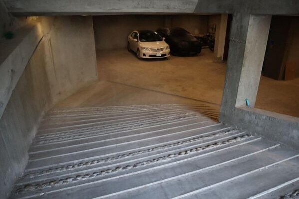 Self-parking (surcharge)