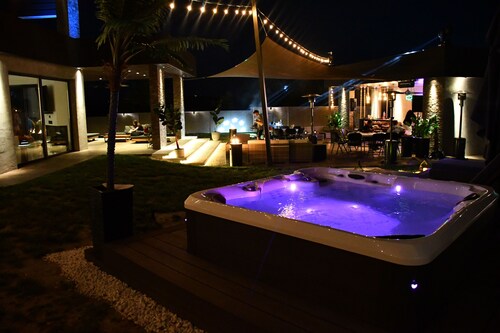 Secluded Party Villa with Hot Tub