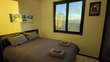 3 bedrooms, WiFi, bed sheets, wheelchair access