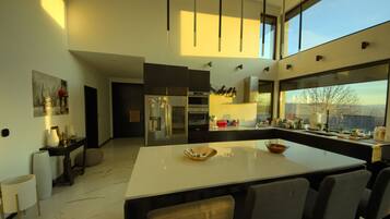 Micro-ondas, fogão, cooktop, lava-louças