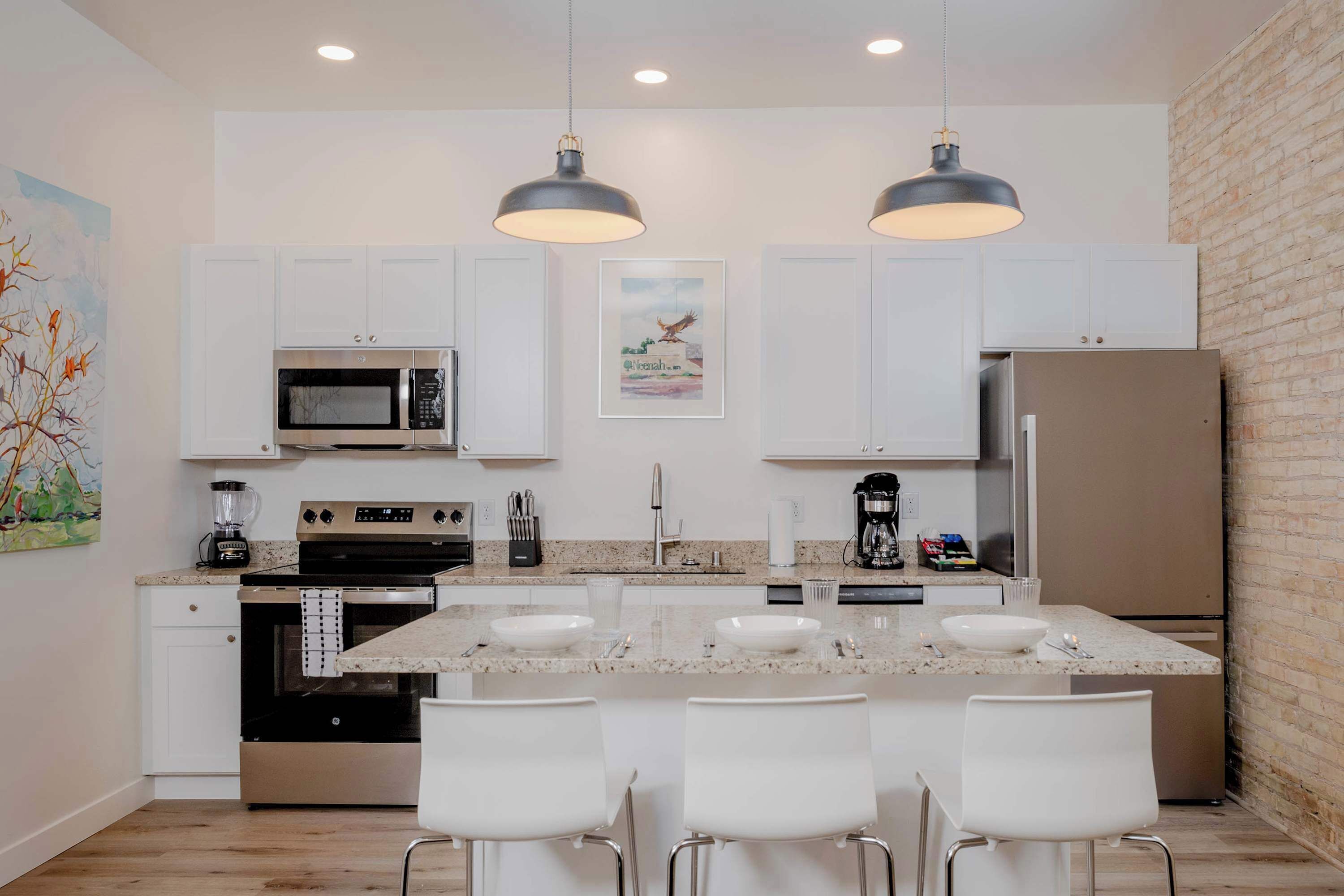 Kylskåp, mikrovågsugn, ugn och spishäll